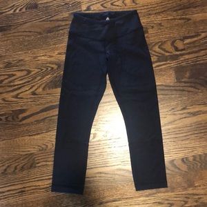 Lululemon black capris